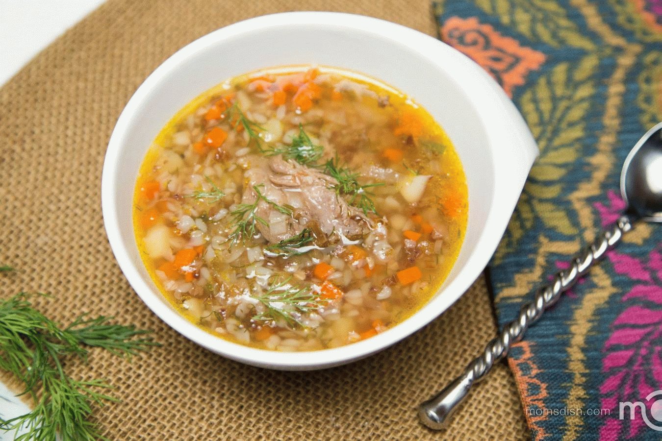 Суп с курицей и морковью. Гречневый суп с тушенкой. Суп полевой с гречкой. Суп с гречкой на курином бульоне. Суп картофельный с гречневой крупой.