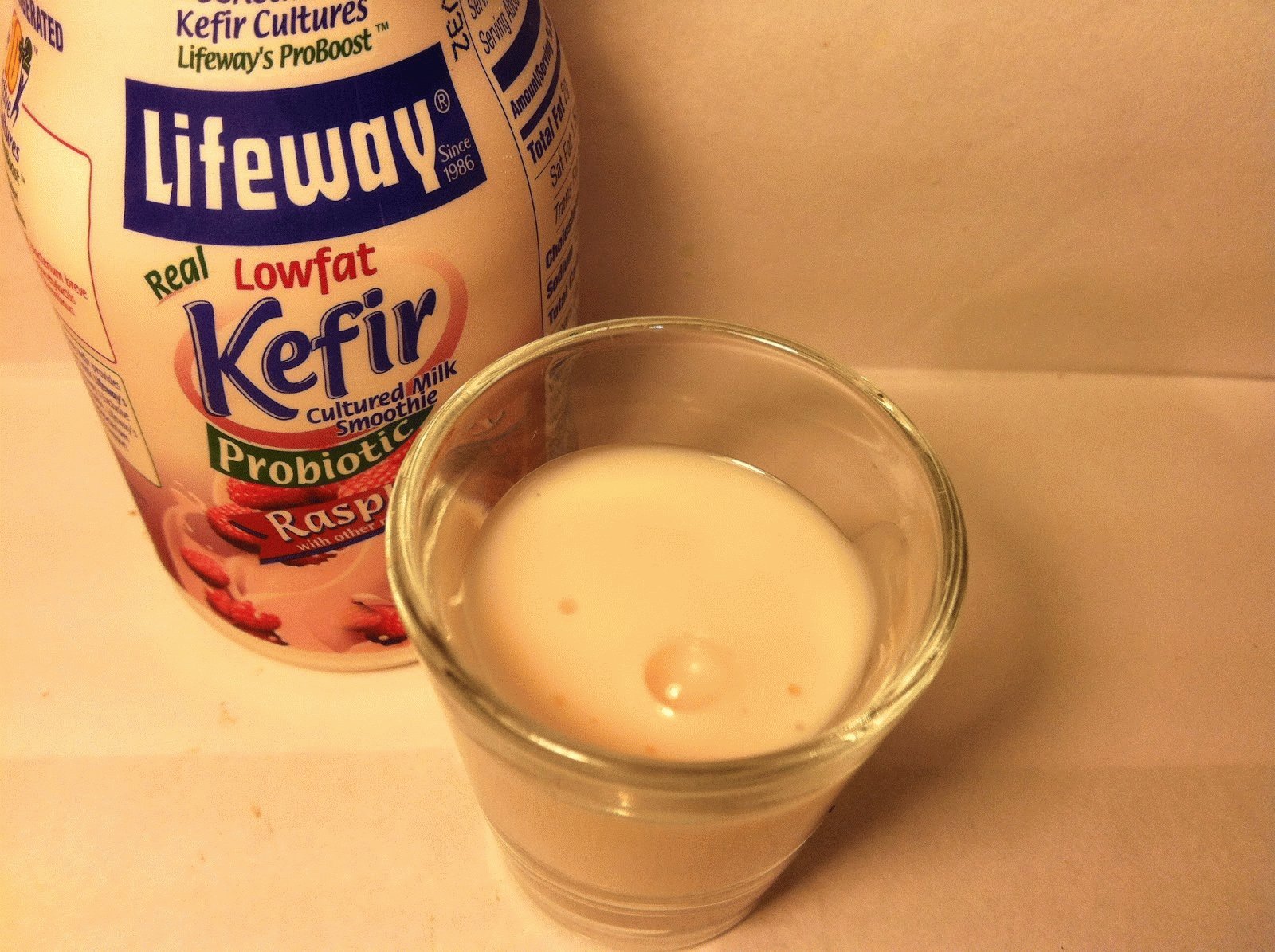 Можно пить кефир при поджелудочной железе. Йогурт при диете. Йогурт несладкий. Йогурт для больных. Йогурт панкреатите.