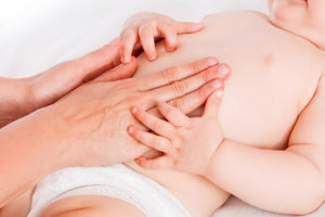 Массаж живота грудному ребёнку