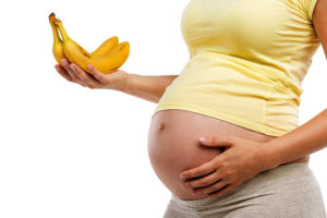 Бананы ест беременная