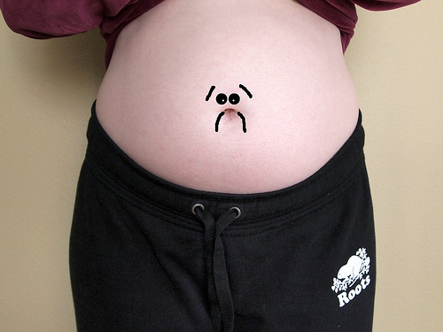 Грустный живот беременной