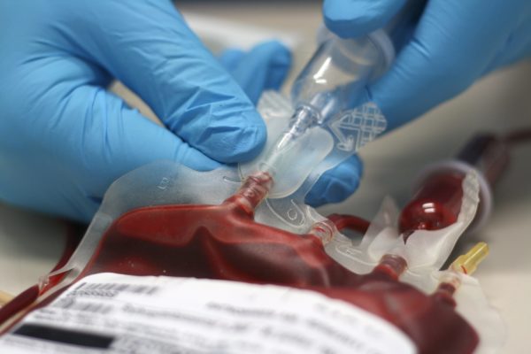 Переливание крови человеку